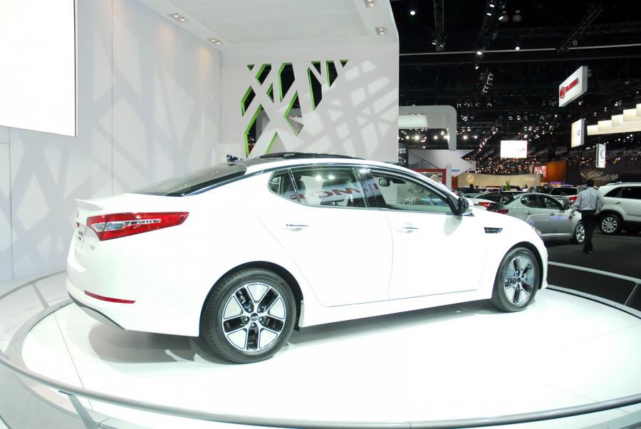  Kia Optima Hybrid 2011 года  (фото 2 из 29)